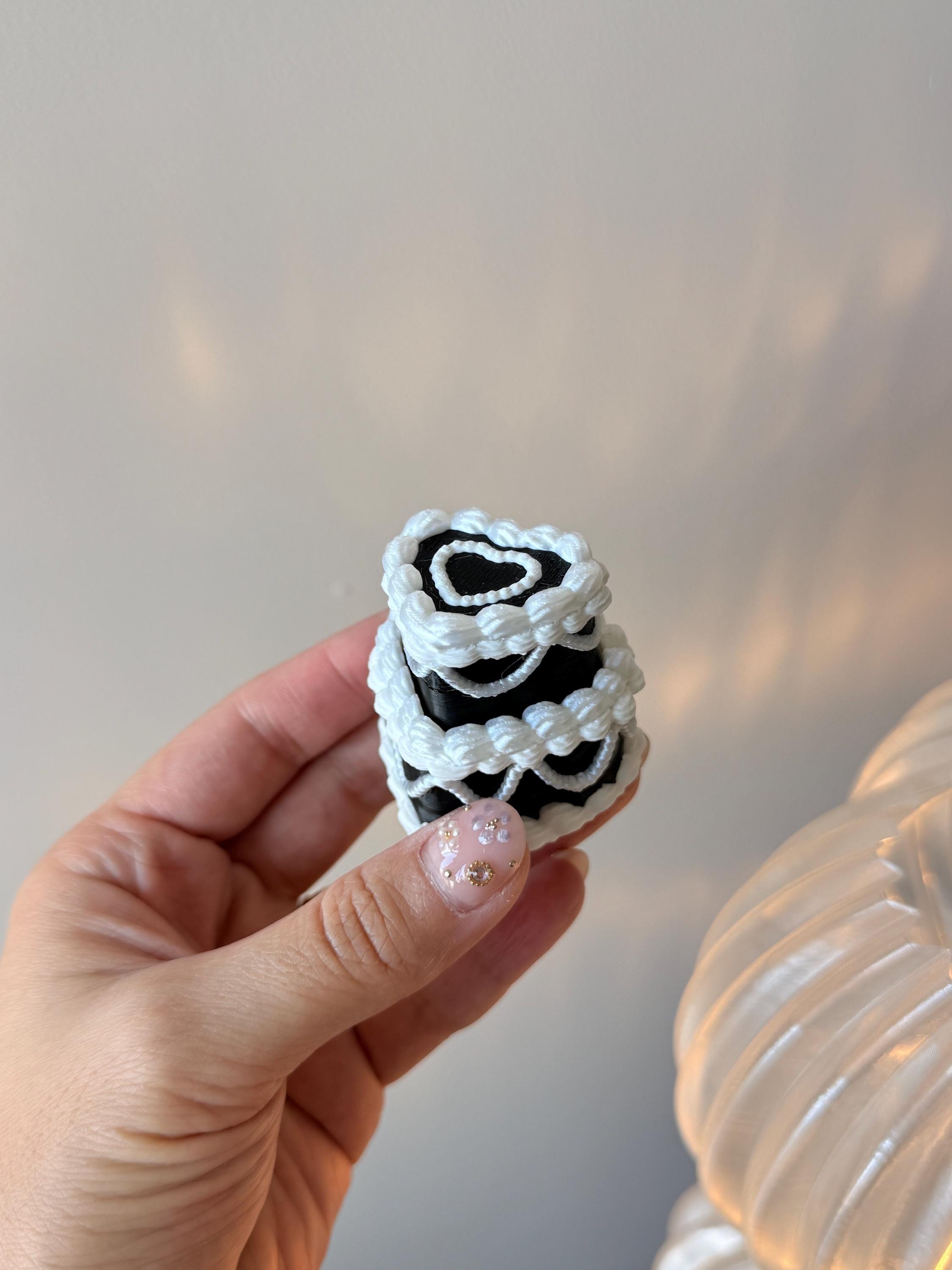 Coquette Vintage Birthday Cake Clicker Fidget | Lambeth Style Cake Desk Toy | Cute 3D Printed Clicker