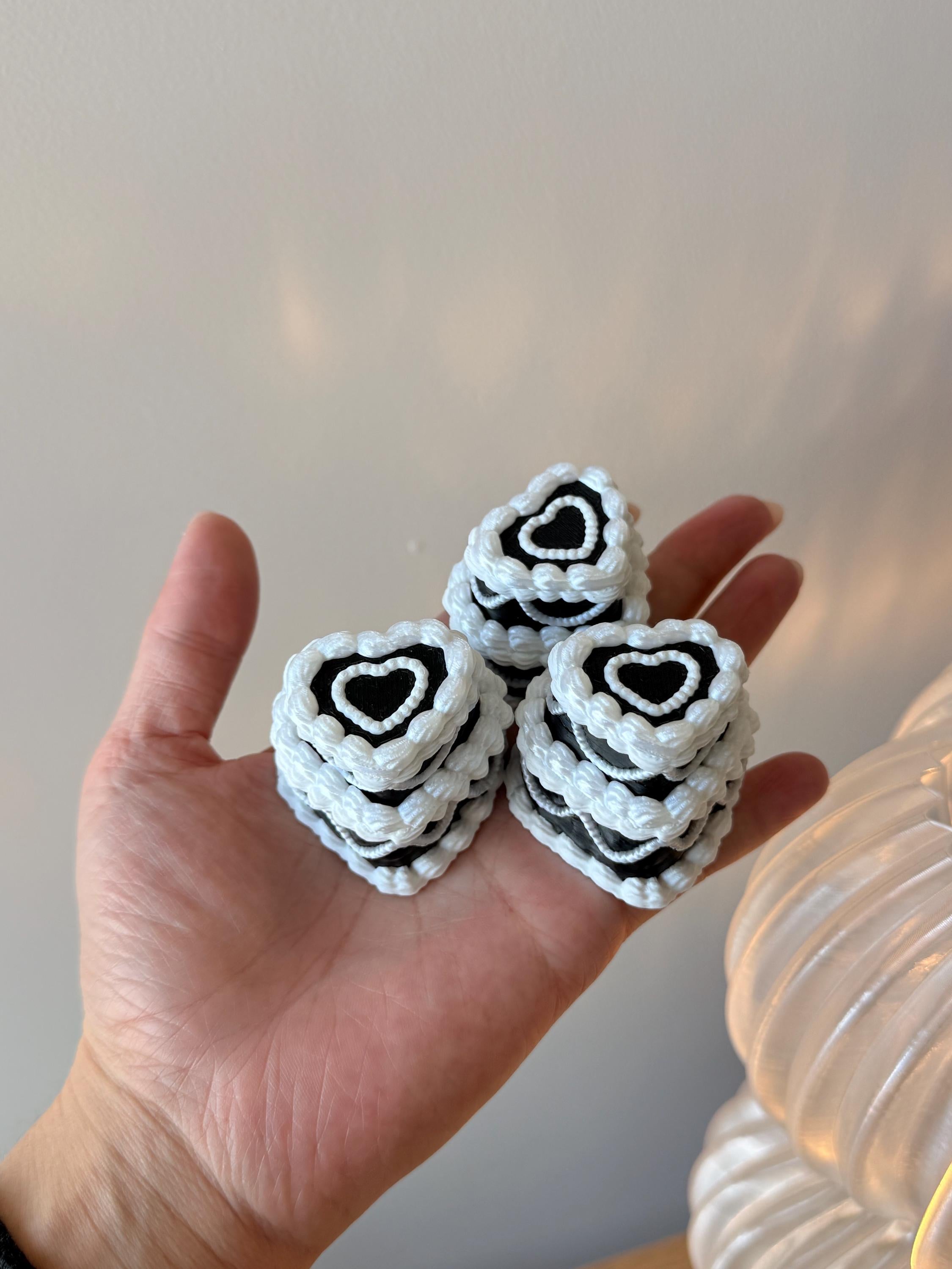 Coquette Vintage Birthday Cake Clicker Fidget | Lambeth Style Cake Desk Toy | Cute 3D Printed Clicker